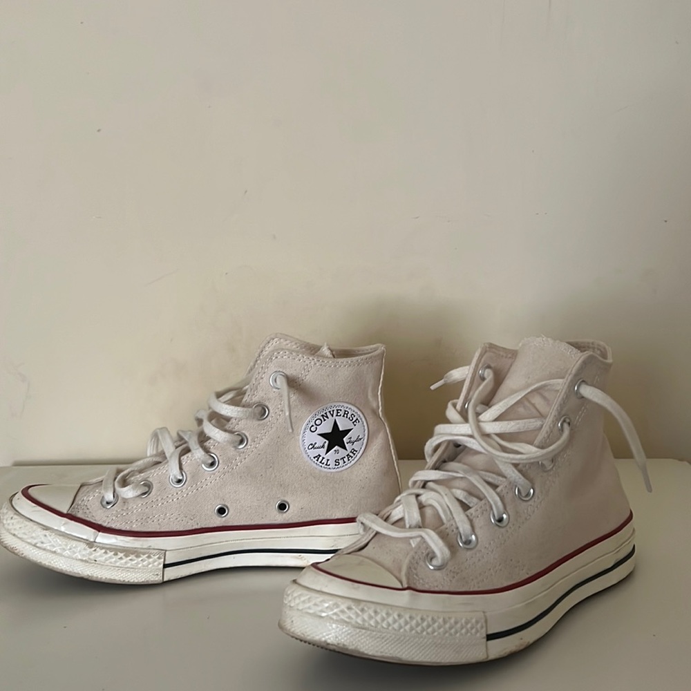 Canvas High Top Converse Uni-Sex (W: 7.5 & M: 5.5)